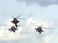 アクロバット飛行を披露していたミル28（攻撃ヘリコプター）が墜落。その瞬間。