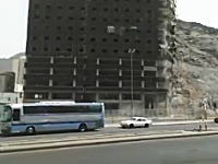 建設中のビルが突然真っ二つに割れて崩壊したらしいｗえええええｗ