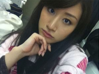 矢口瀬奈 黄色のランジェリーを身につけてベッドの上でポーズ