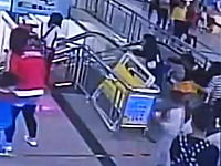 中国のエスカレーターでまた天板事故が発生。今回はギリギリでセーフに。