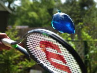 スロモＧの最新作。ゼリーをテニスラケットで撃つとどうなるの？動画が大ヒット中。