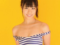 成瀬莉奈 DVD「衝動サプライズ」より、みたらし団子をパクッとほお張ったり、ノーブラ手ブラで気持ちよく悶える